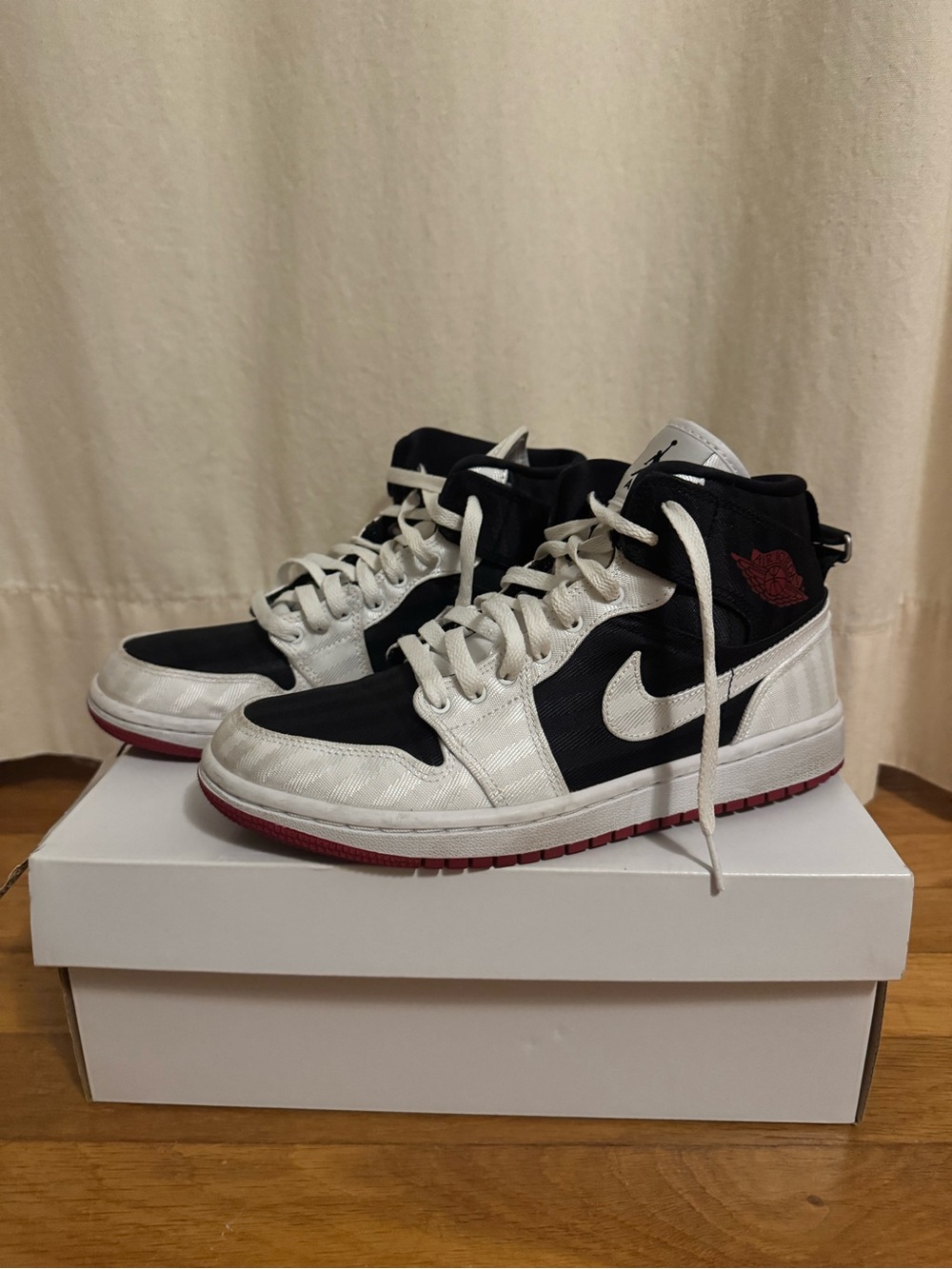 Women’s Air Jordan 1 Mid SE UTL size 8.5